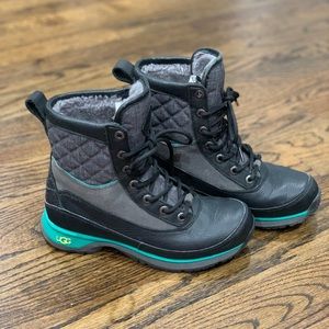 Good Condition Ugg Black & Green Carora Waterproof Winter Boots Women’s Size 5